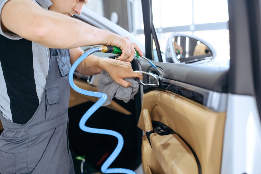 Detailing samochodowy to proces kompleksowej pielęgnacji i czyszczenia samochodu